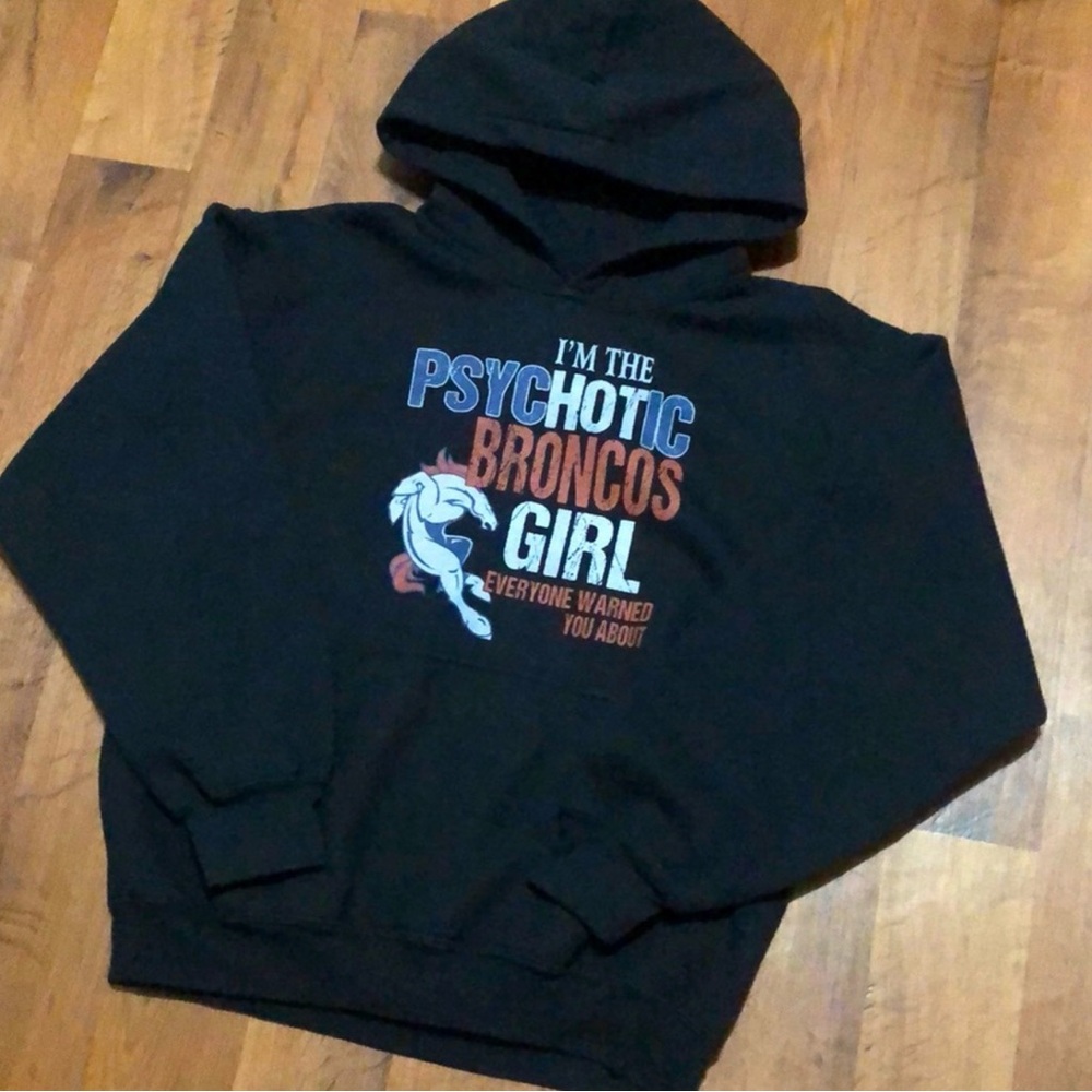 Denver Broncos Graphic Hoodie Woman’s Medium | Gildan Heavy Blend | Football